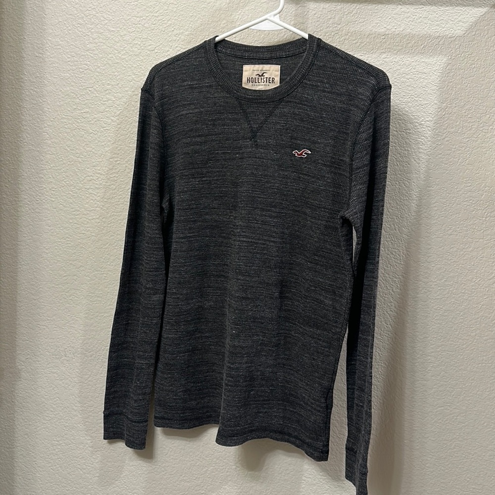 NWOT Hollister Iconic Dark Heather Grey Waffle Shirt